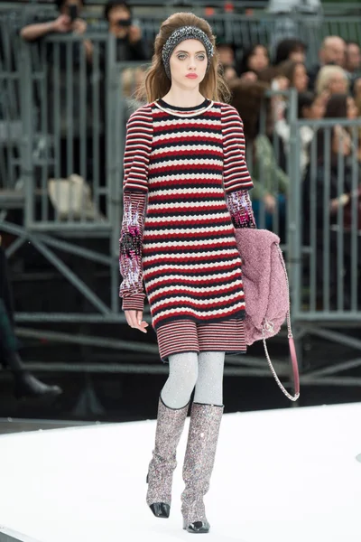 Look 17